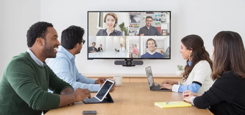 Logitech-Meetup-huddle-room.webp
